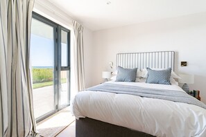 5 bedrooms, iron/ironing board, WiFi, bed sheets