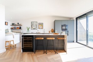 Fridge, microwave, oven, dishwasher - The Beacon is a five bedroomed terraced seafront retreat with incredible views of Widemouth Bay. It (Widemouth Bay)
