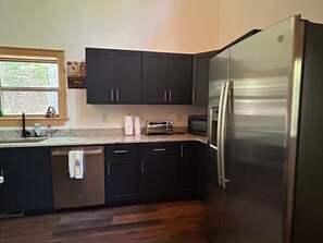 冰箱、微波炉、烤箱、炉灶