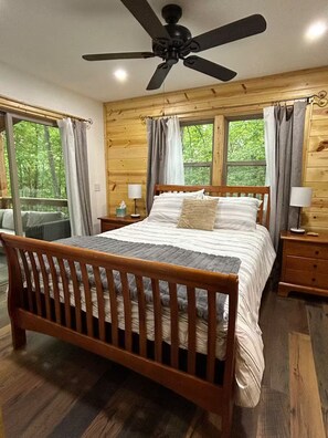 3 chambres, bureau, fer et planche Ă repasser, lit parapluie