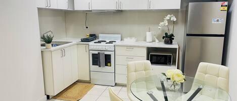 Mikroaaltouuni, uuni, liesi