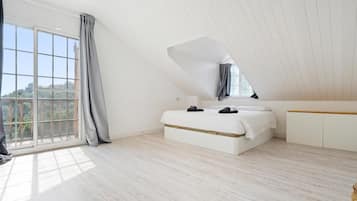 4 habitaciones, acceso a internet y ropa de cama