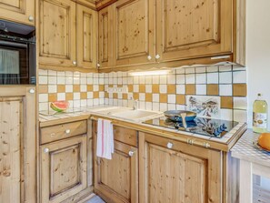 Fridge, stovetop, dishwasher, coffee/tea maker