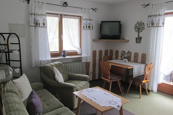 Ferienwohnung 1, 1-2 Personen, 42 qm, Dusche, WC separat, Balkon, TV, 1 Schlafzimmer, Nichtraucher-Ferienwohnung 1a