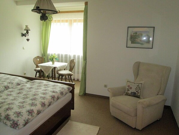 1 quarto, acesso à internet, roupa de cama