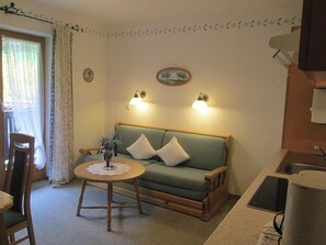 TV - Apartment 3, 1-2 persons, 40 sqm, shower/WC, balcony, TV, 1 bedroom, non-smoking, south-facing (Ramsau bei Berchtesgaden)