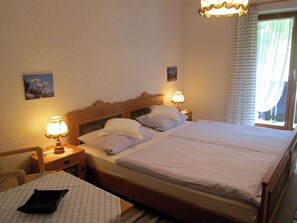 1 bedroom, Internet, bed sheets - Apartment 3, 1-2 persons, 40 sqm, shower/WC, balcony, TV, 1 bedroom, non-smoking, south-facing (Ramsau bei Berchtesgaden)