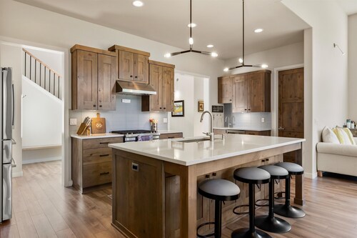 Adventure View Kangaroo Loop 2 with hot tub, lake, forest and fairway views!