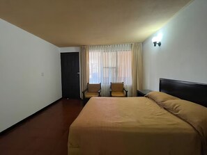 1 slaapkamer, een strijkplank/strijkijzer, wifi, beddengoed