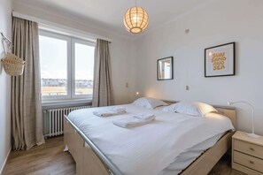 2 bedrooms, WiFi, bed sheets - Charming Seaside Apartment with Views (Nieuwpoort)