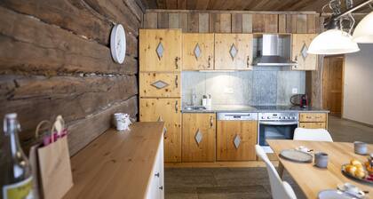 Chasa Rustica – Modern 3-Room Apartment with Traditional Charm in Sent