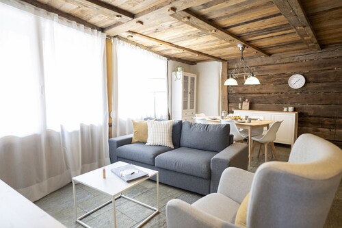 Chasa Rustica – Modern 3-Room Apartment with Traditional Charm in Sent