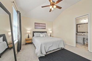 3 habitaciones, tabla de planchar con plancha, wifi y ropa de cama