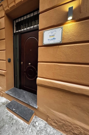 Exterior detail - Blue Wave Apartment (Palermo)