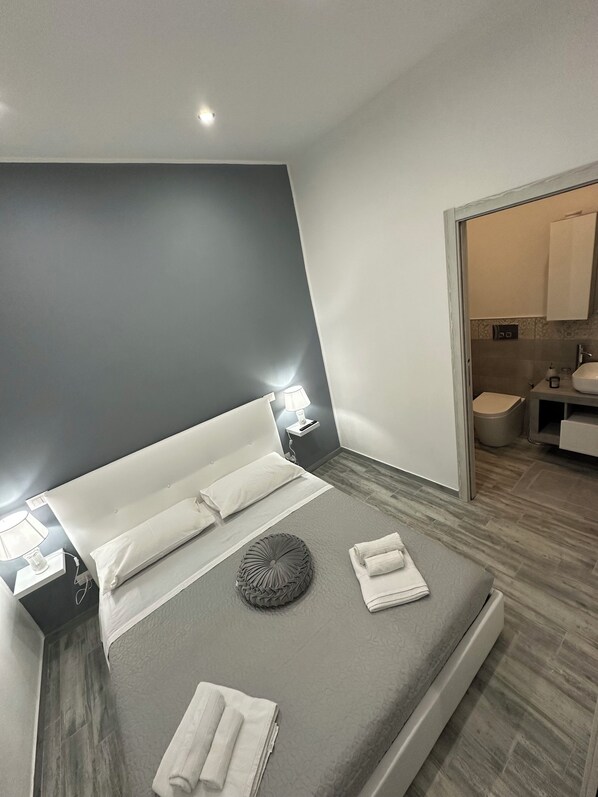 2 bedrooms, iron/ironing board, WiFi, bed sheets - Blue Wave Apartment (Palermo)