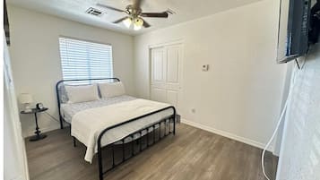 1 bedroom, desk, iron/ironing board, free WiFi