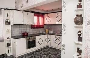 Basic Condo, Partial Sea View | Private kitchen