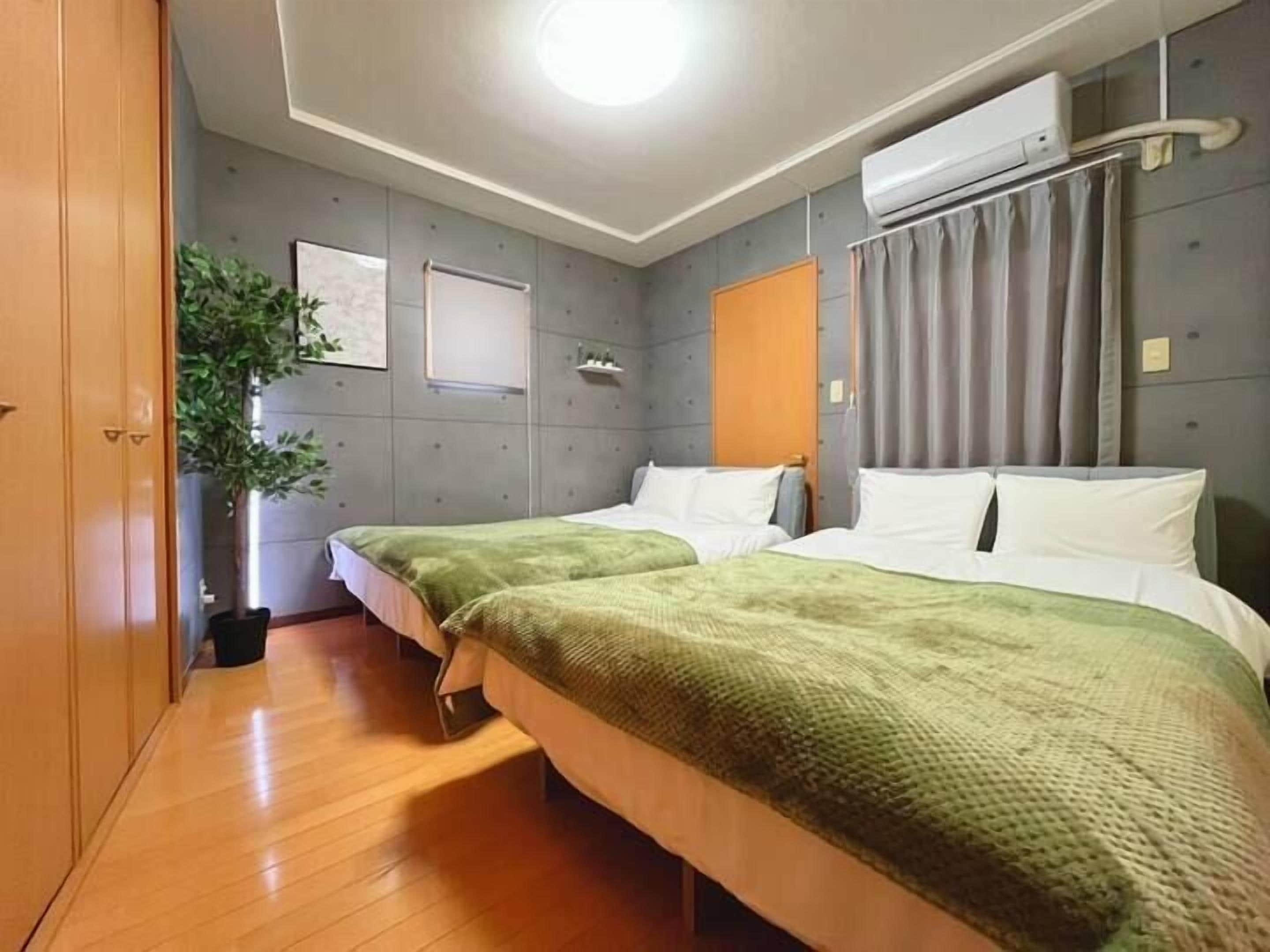 遮光カーテン、アイロン / アイロン台、WiFi (無料)