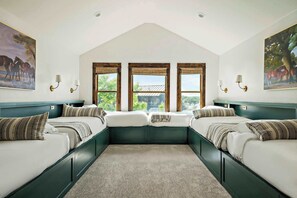 4 dormitoris, planxa i posts de planxar, wifi i roba de llit 