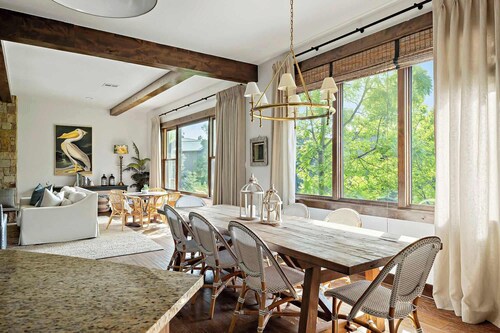Lake Travis Luxe Villa | 4BR | Pickleball | BBQ
