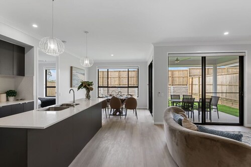 5BR Sleep 10 Family House | Patio Kitchen Garage