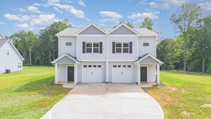 A two-story house with a garage and a covered front porch. - Hot Tub King Suite 8 min to Downtown Denver (Denver)