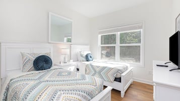 3 bedrooms, desk, iron/ironing board, travel cot