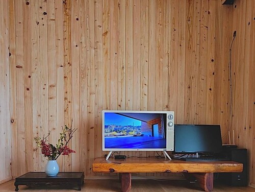 Charming 2-bedroom apartment with WiFi, AC in pleasant Gyeongju-si