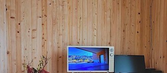 Charming 2-bedroom apartment with WiFi, AC in pleasant Gyeongju-si