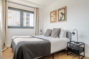 2 chambres, fer et planche à repasser, Wi-Fi, draps fournis