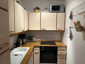 Køleskab, ovn, kogeplade, opvaskemaskine