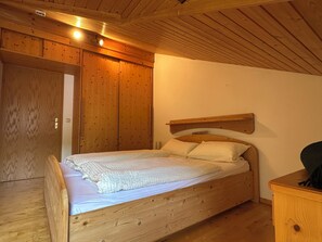 1 habitación y ropa de cama
