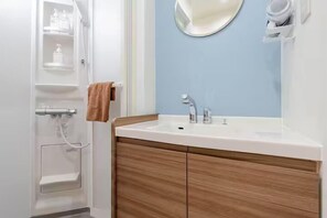 Maison, vue ville | Salle de bain