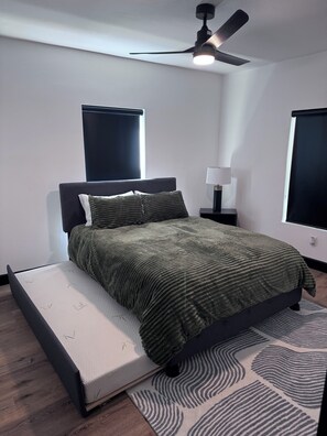 2 bedrooms, WiFi, bed sheets - Relaxing 2-bedroom Get-Away in the Heart of Houston (Houston)
