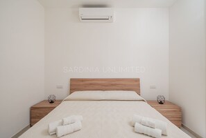 2 bedrooms, travel cot, WiFi