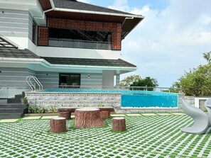 Unclassified image, 2 of 28, button - Plachoos Gardens Kuttikkanam (Kuttikkanam)