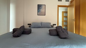 2 室のベッドルーム、アイロン / アイロン台、WiFi、ベッドシーツ