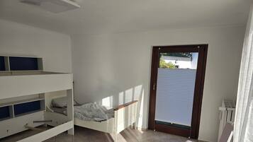 4 bedrooms, WiFi, bed sheets