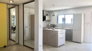 Micro-ondes, four, plaque de cuisson, lave-vaisselle