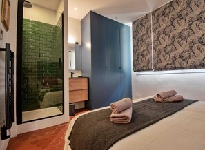 3 bedrooms, iron/ironing board, WiFi, bed sheets - Magnificent town house with swimming pool and garage (Aix-en-Provence)