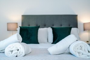 2 habitaciones, escritorio, tabla de planchar con plancha y wifi gratis 