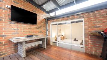 2 habitaciones, tabla de planchar con plancha, wifi y ropa de cama