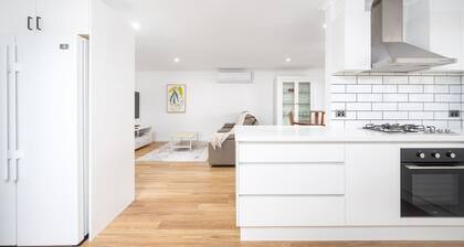 Private Retreat with Spacious Alfresco & Parking