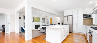 Tranquil Large Retreat FirePlace I Alfresco I Pool