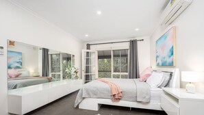 Unclassified image, 4 of 31, button - Tranquil Large Retreat FirePlace I Alfresco I Pool (Donvale)