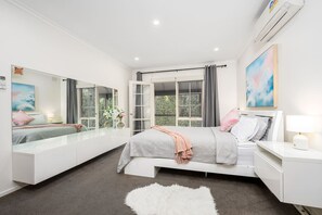 4 bedrooms, desk, iron/ironing board, WiFi