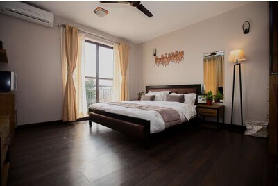Loft overlooking valley @Bakhundoleheights