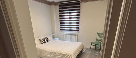 3 dormitoris, planxa i posts de planxar, wifi i roba de llit