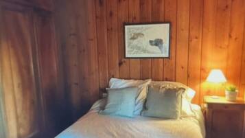 1 bedroom, bed sheets