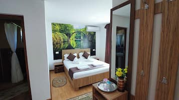 16 habitaciones, tabla de planchar con plancha, internet y ropa de cama